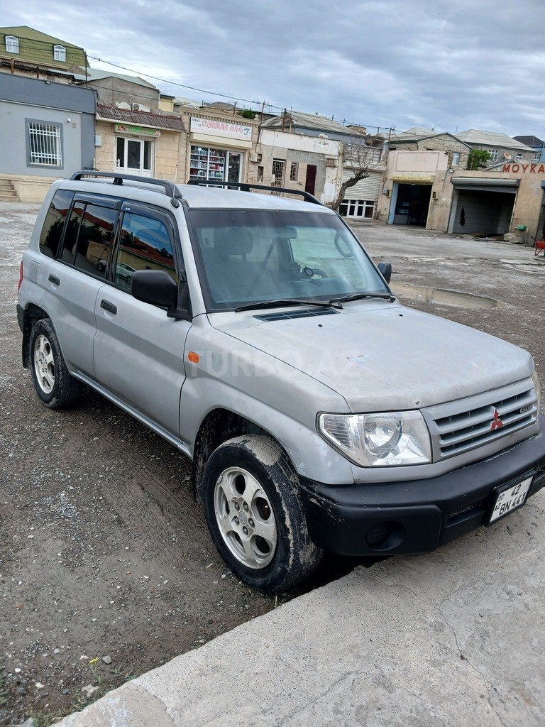 Mitsubishi Pajero io