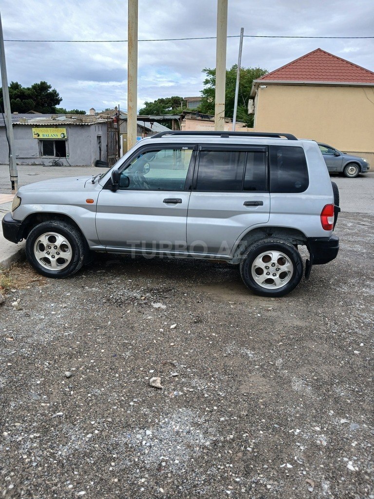 Mitsubishi Pajero io