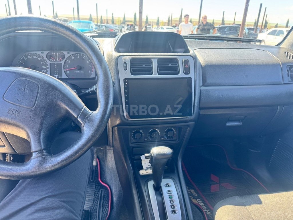 Mitsubishi Pajero io