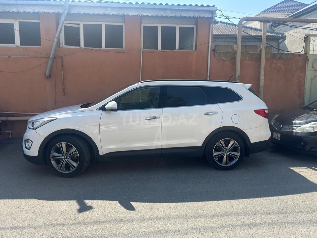Hyundai Grand Santa Fe