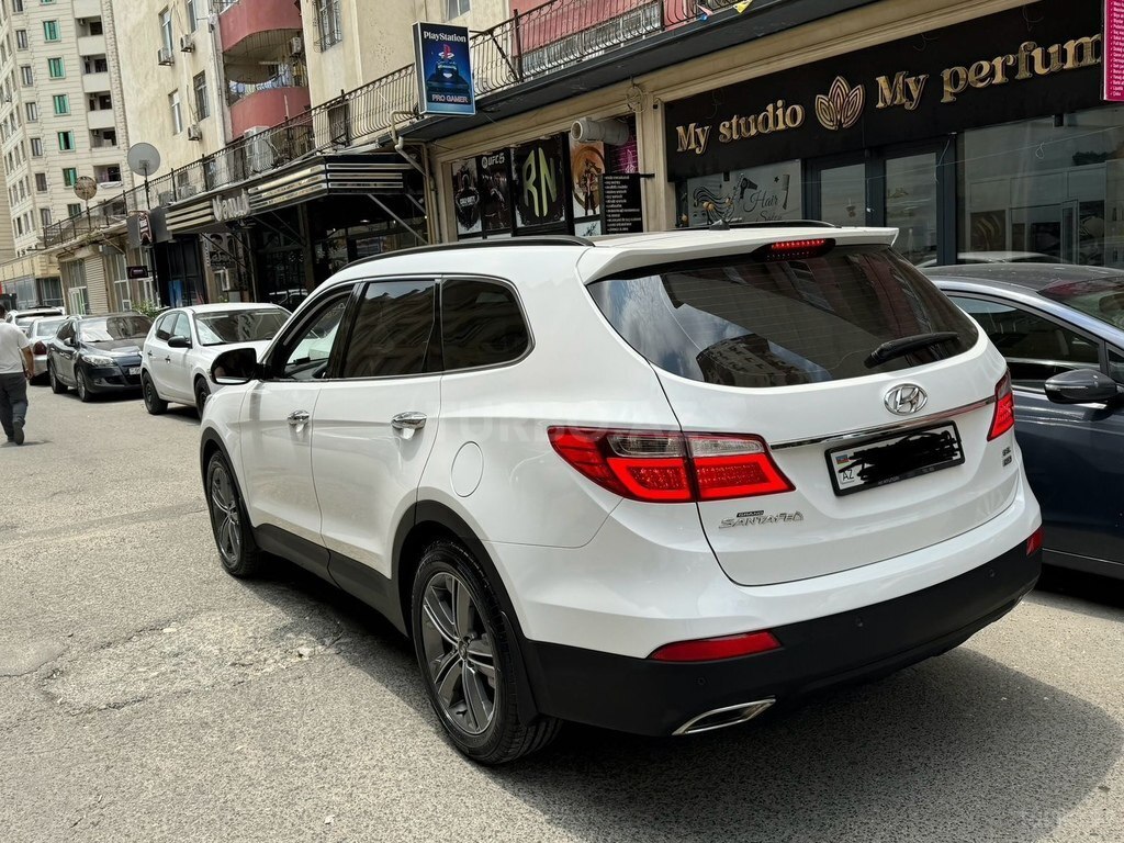 Hyundai Grand Santa Fe