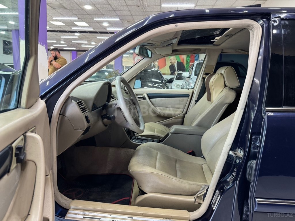 Mercedes C 230