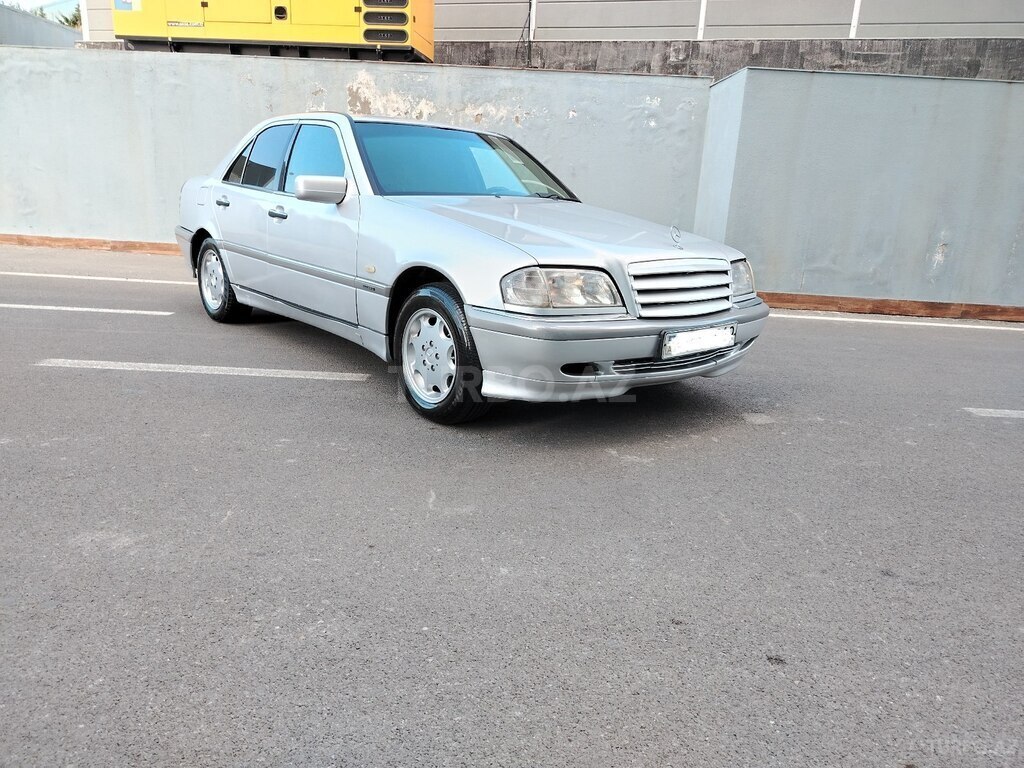Mercedes C 200