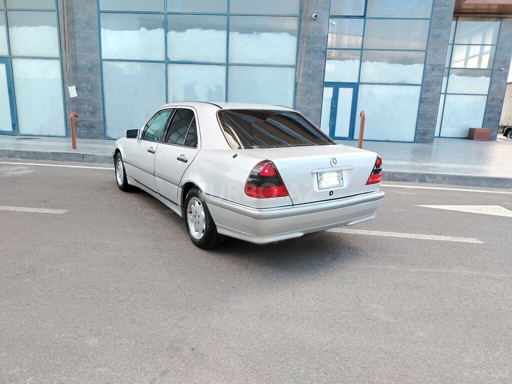 Mercedes C 200