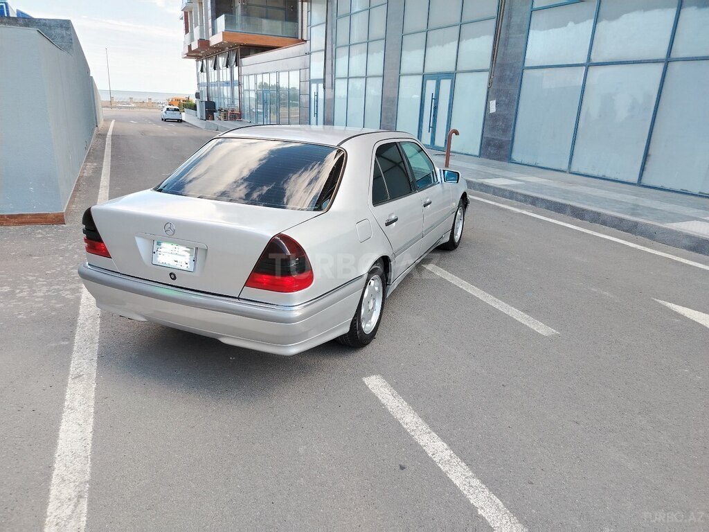 Mercedes C 200
