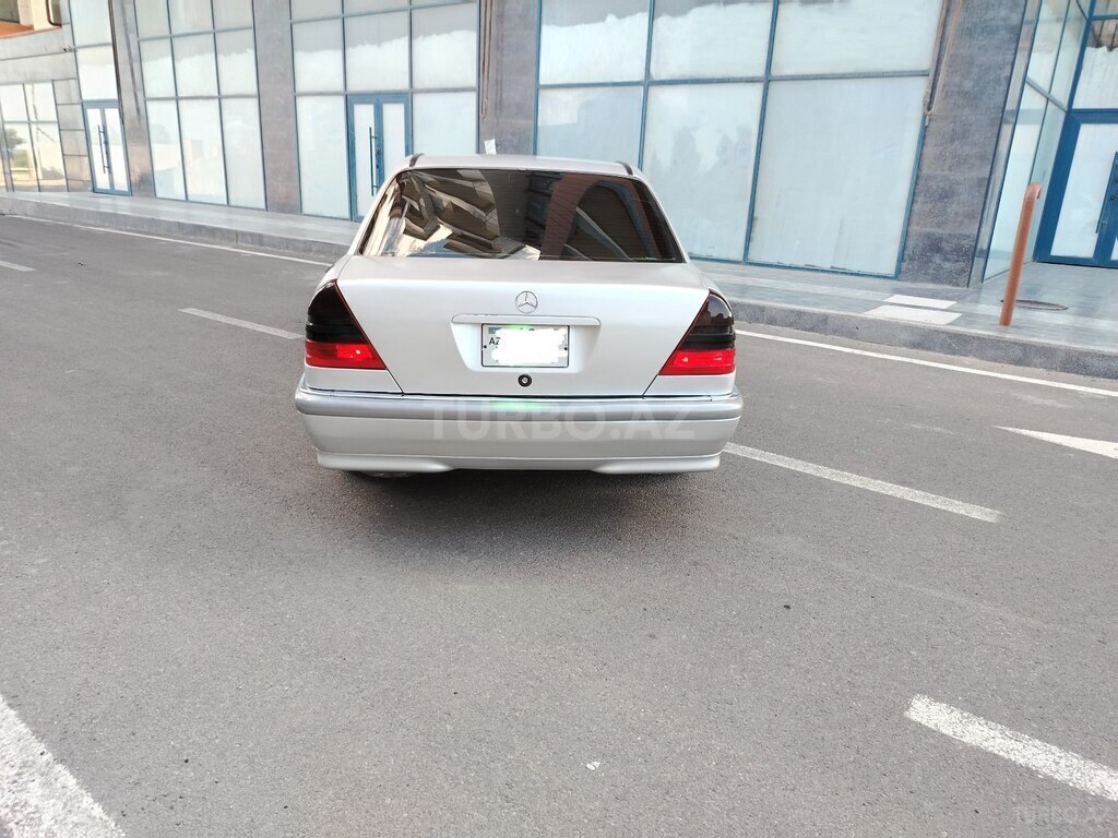 Mercedes C 200