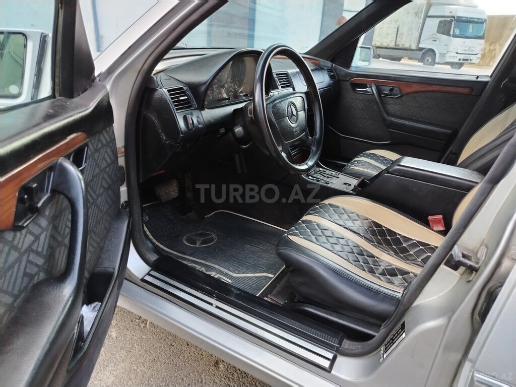 Mercedes C 200