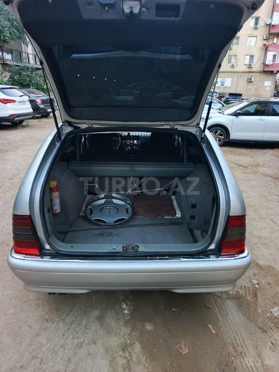 Mercedes C 240