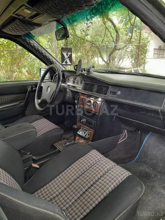 Mercedes 190