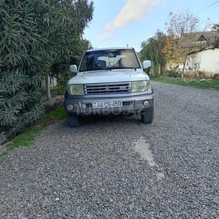 Mitsubishi Pajero io