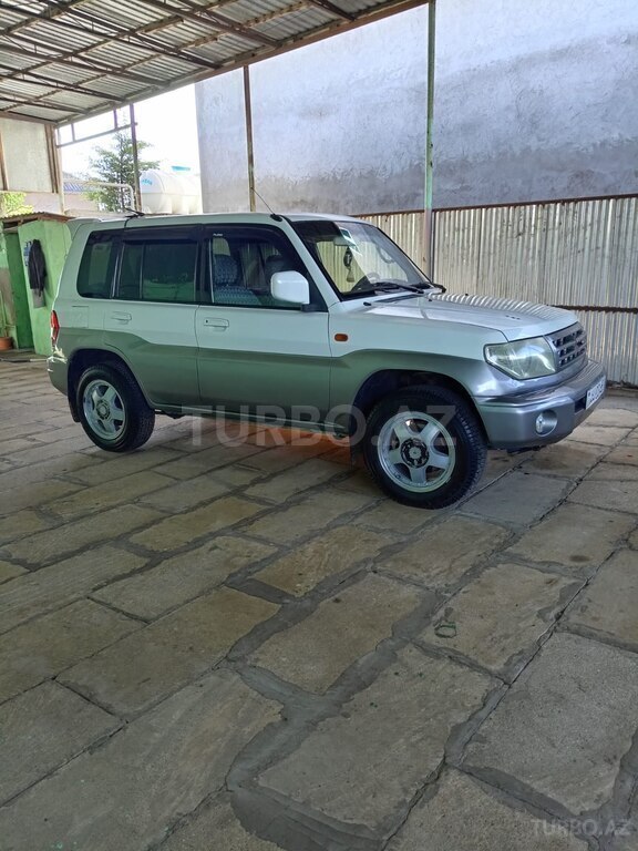Mitsubishi Pajero io