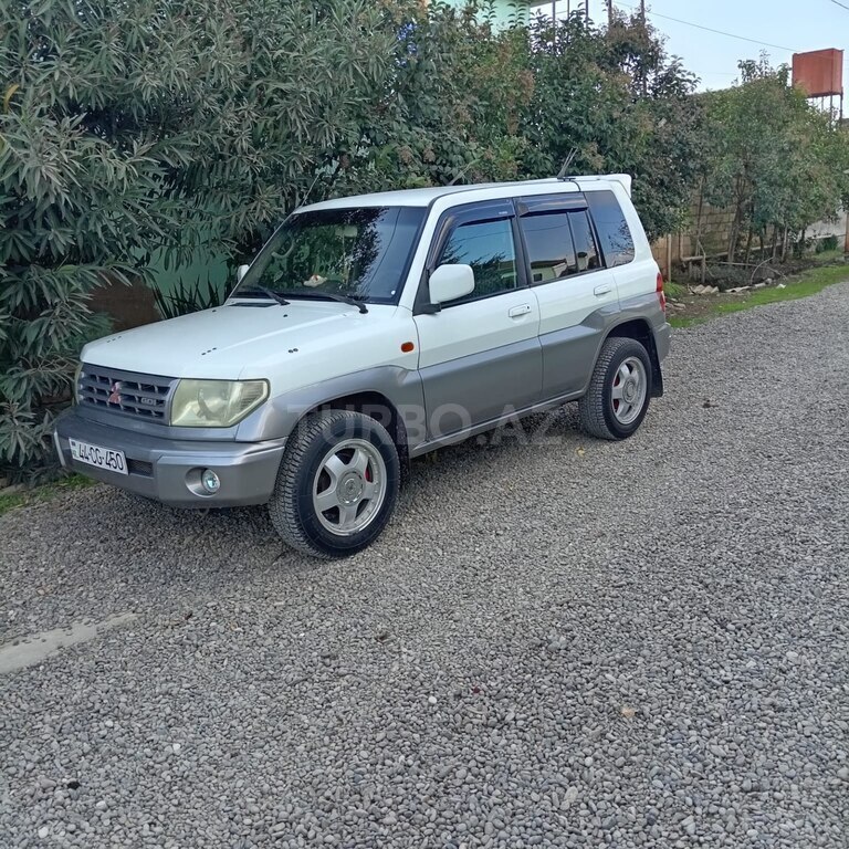Mitsubishi Pajero io
