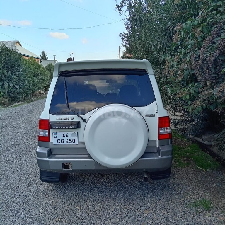 Mitsubishi Pajero io