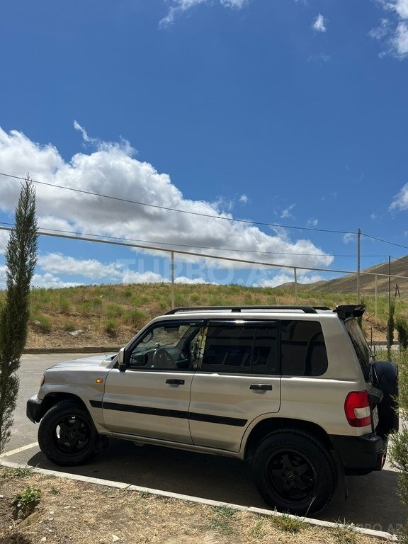 Mitsubishi Pajero io