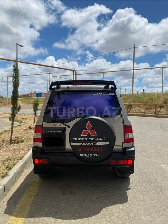 Mitsubishi Pajero io