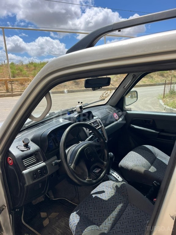 Mitsubishi Pajero io