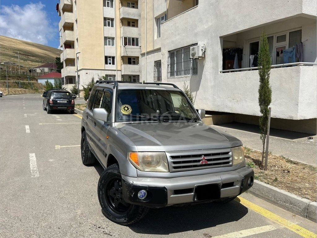 Mitsubishi Pajero io