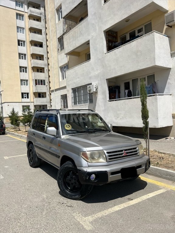 Mitsubishi Pajero io