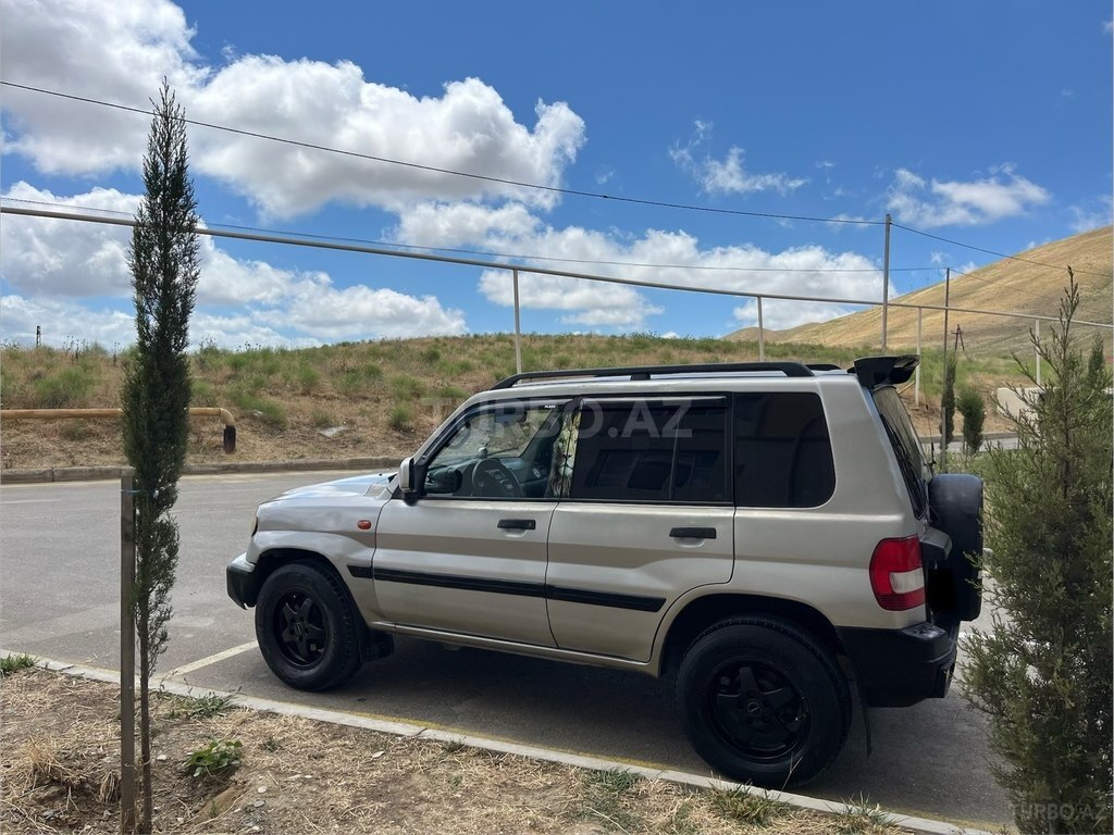Mitsubishi Pajero io