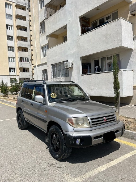 Mitsubishi Pajero io