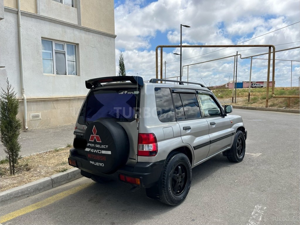 Mitsubishi Pajero io
