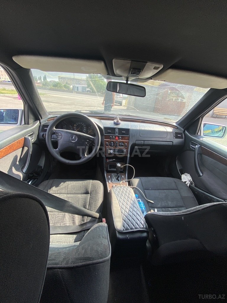 Mercedes C 220