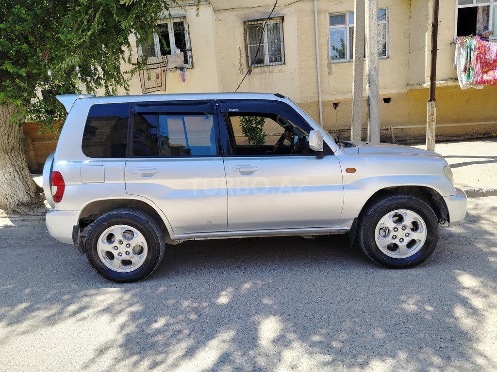 Mitsubishi Pajero io