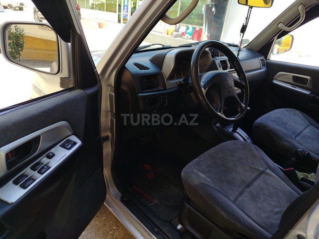 Mitsubishi Pajero io