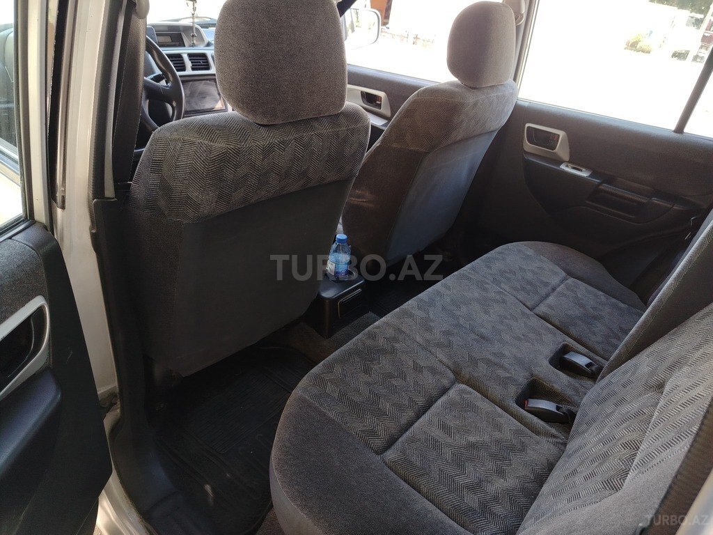 Mitsubishi Pajero io
