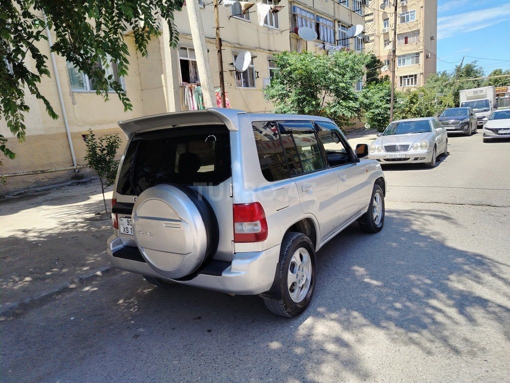 Mitsubishi Pajero io