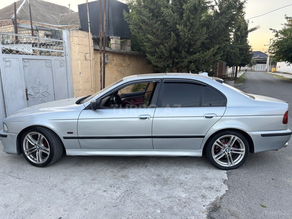 BMW 528