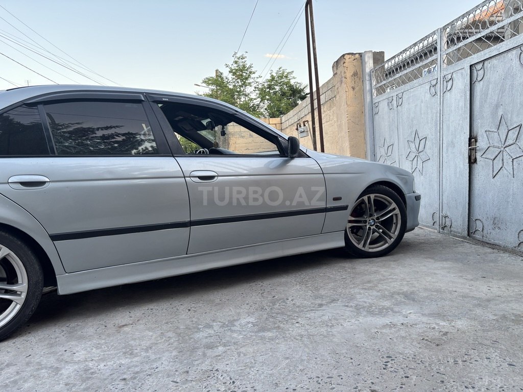 BMW 528
