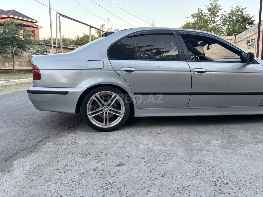 BMW 528