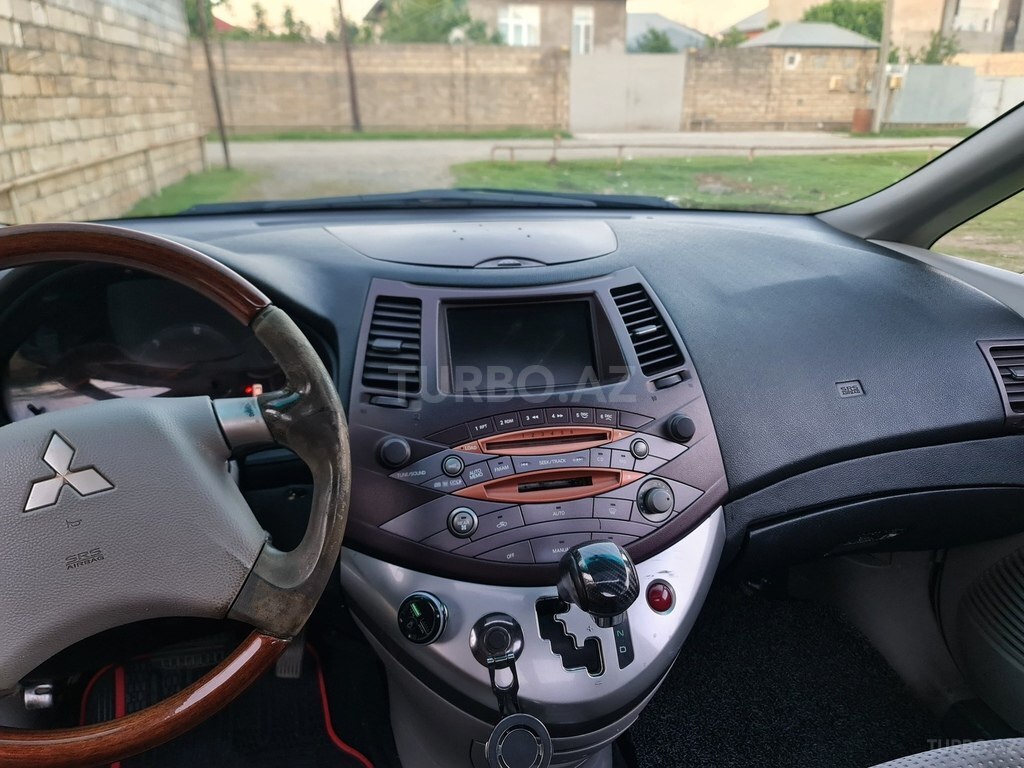 Mitsubishi Grandis