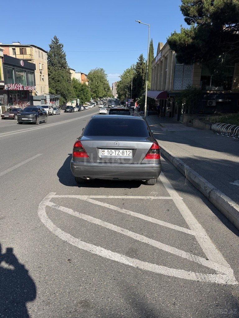 Mercedes C 200