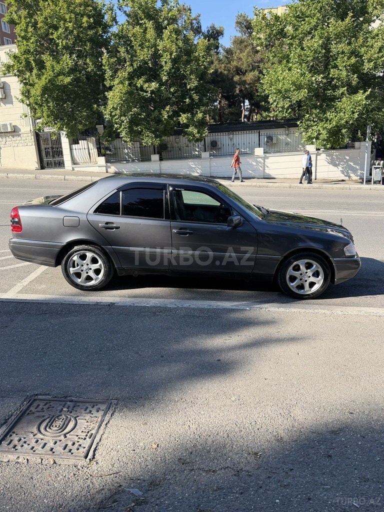 Mercedes C 200
