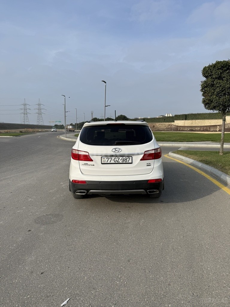 Hyundai Grand Santa Fe