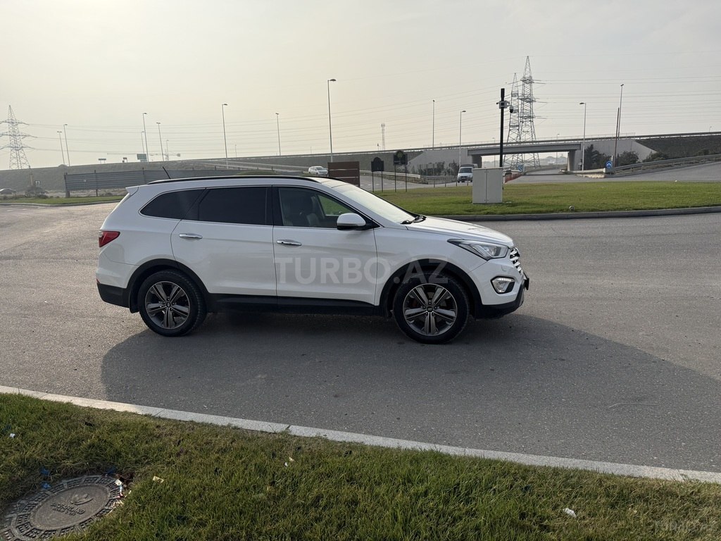 Hyundai Grand Santa Fe