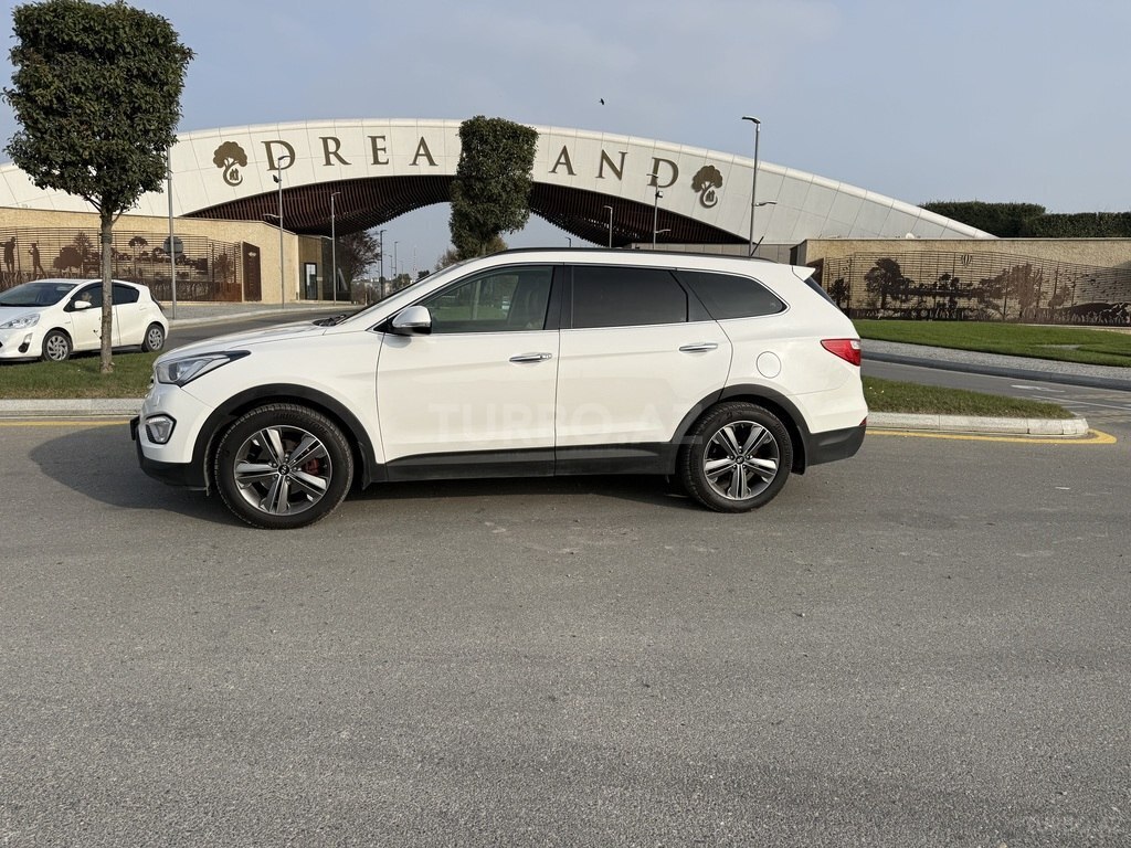Hyundai Grand Santa Fe