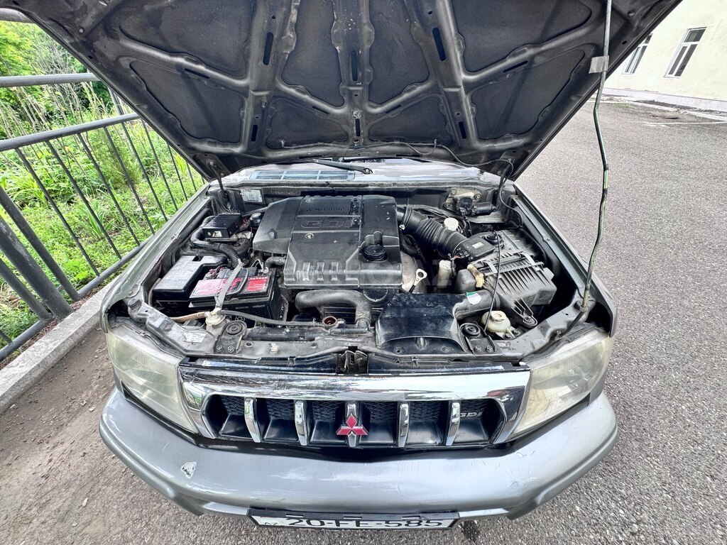 Mitsubishi Pajero io