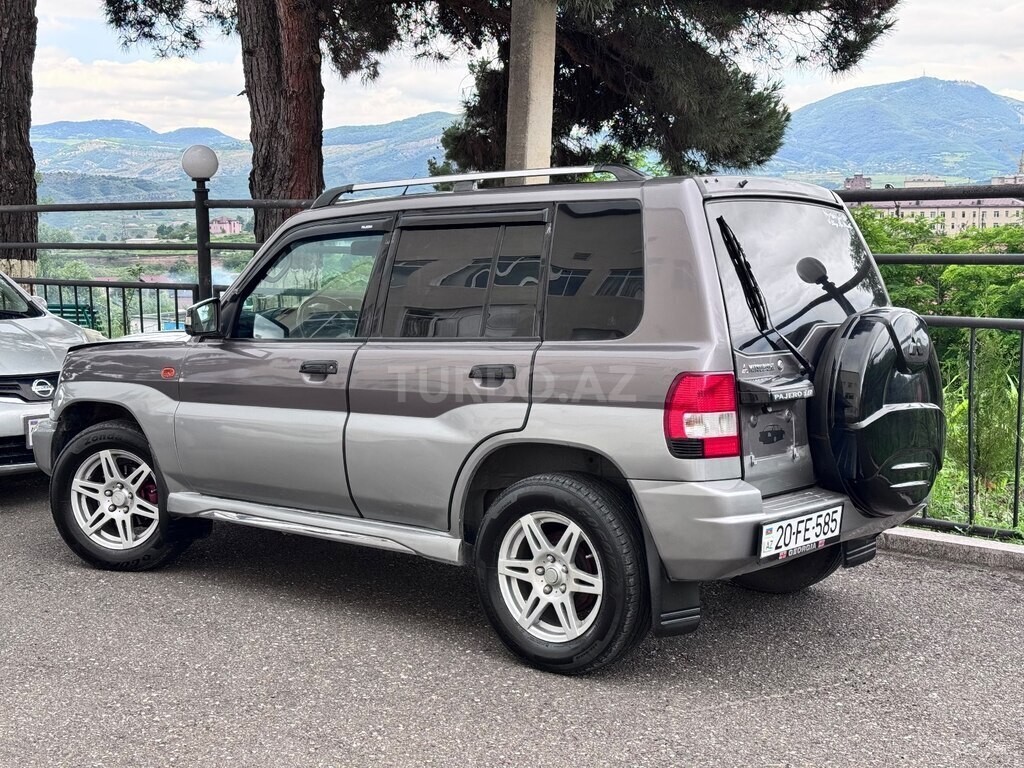 Mitsubishi Pajero io