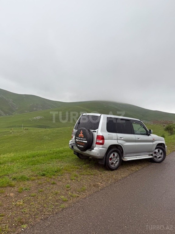 Mitsubishi Pajero io