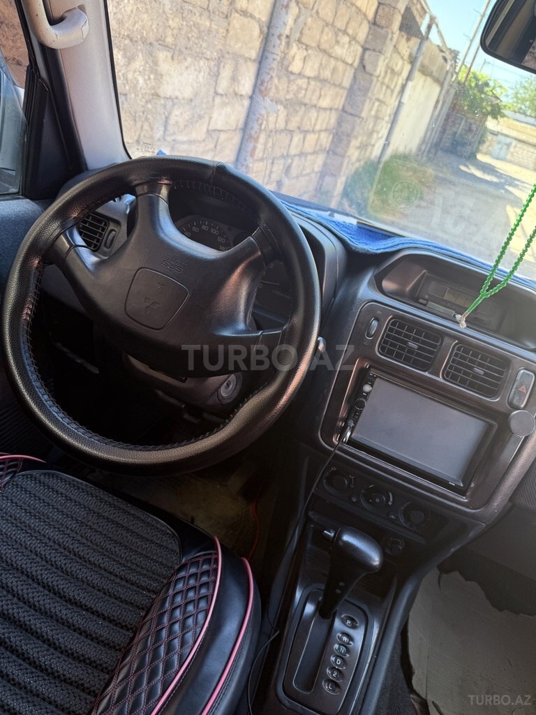 Mitsubishi Pajero io