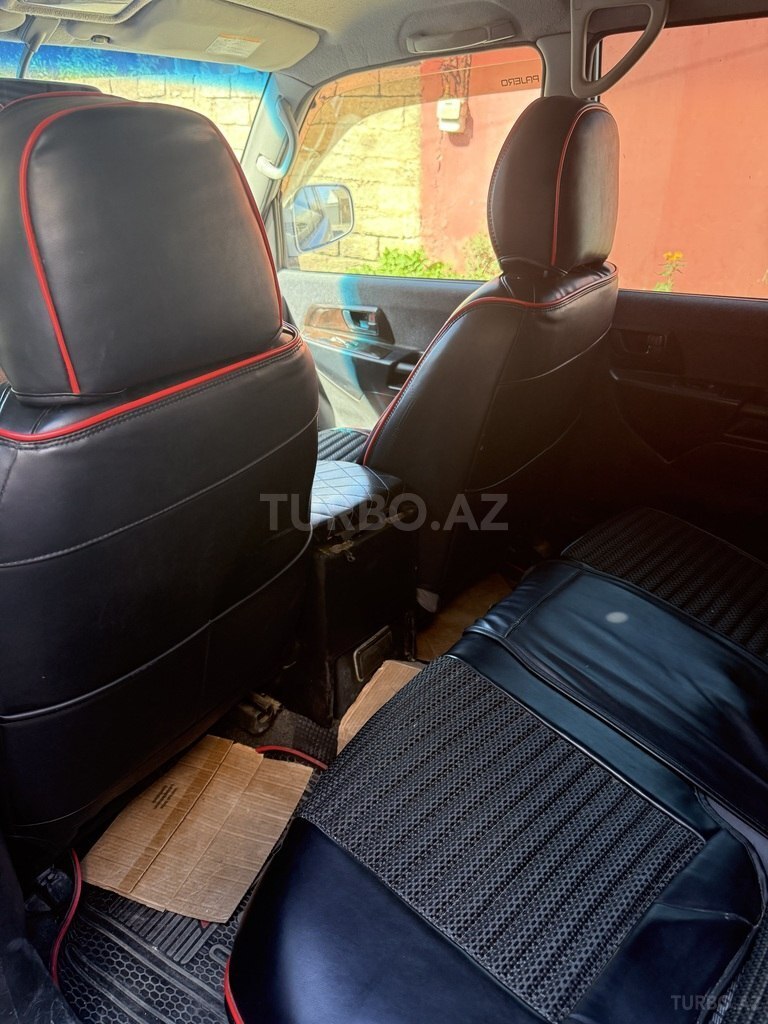 Mitsubishi Pajero io