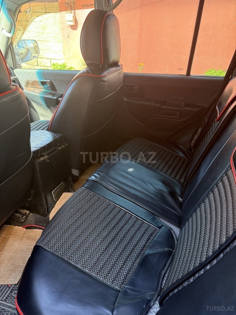 Mitsubishi Pajero io