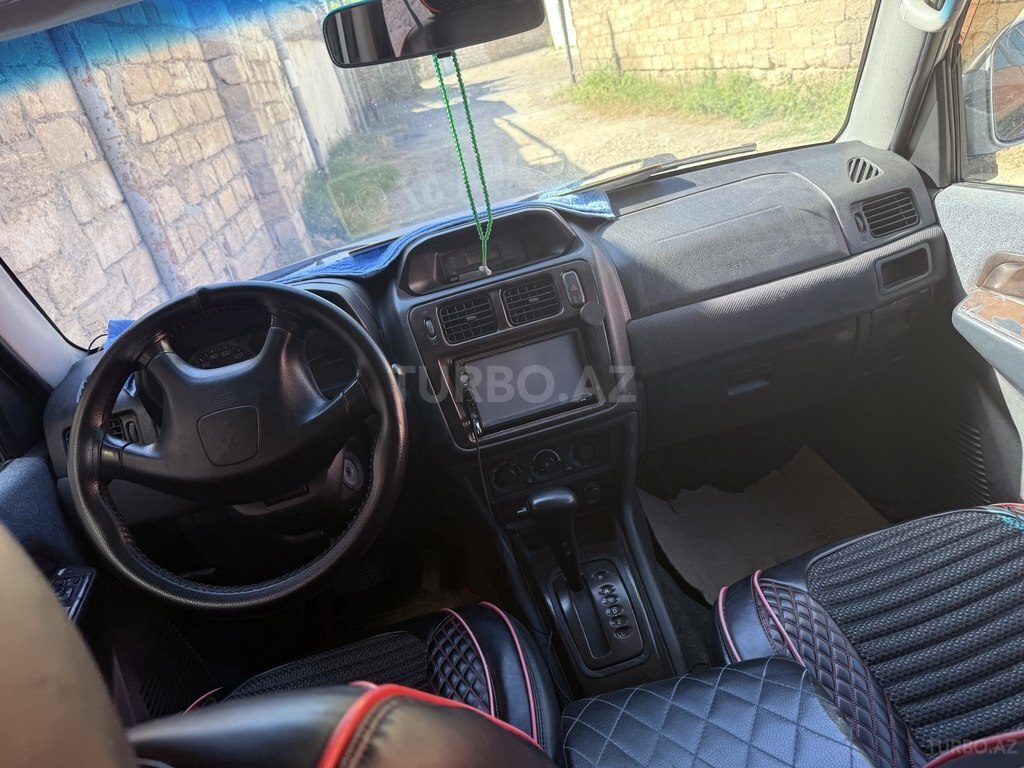 Mitsubishi Pajero io