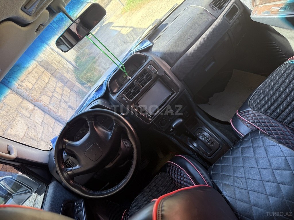 Mitsubishi Pajero io