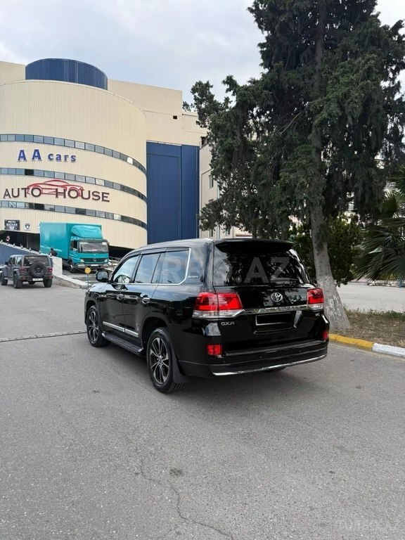 Toyota Land Cruiser