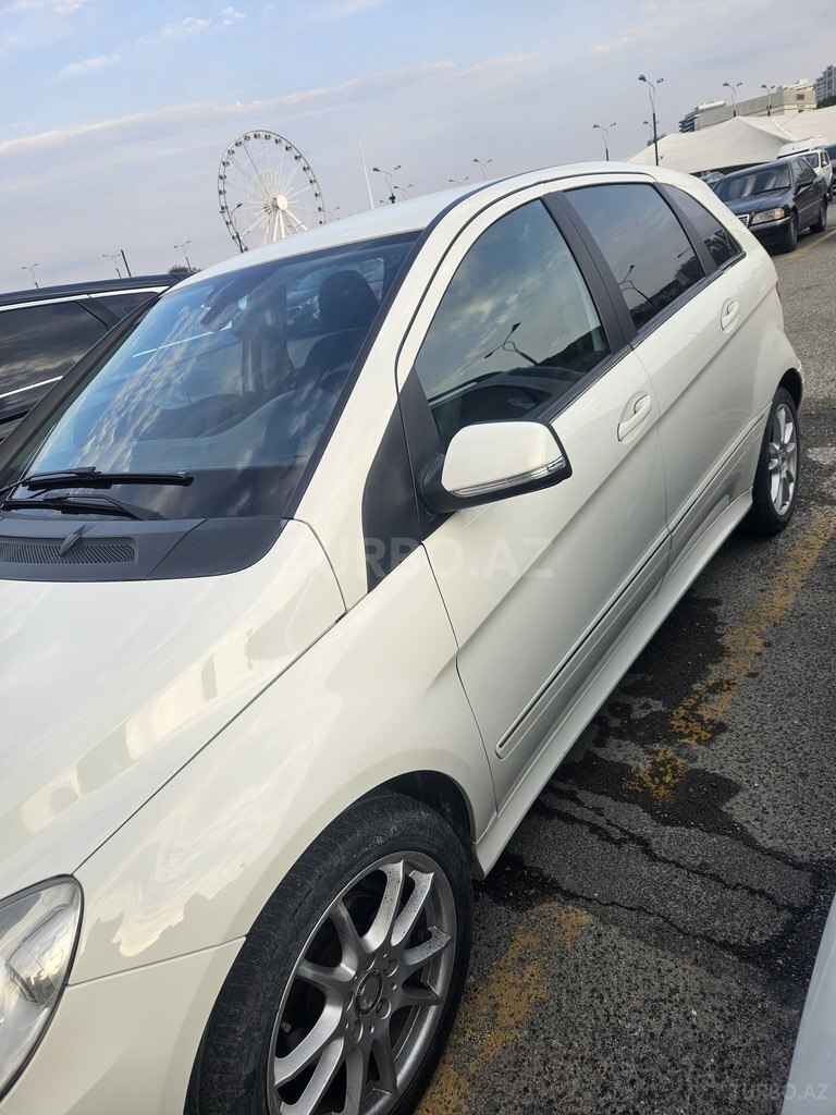 Mercedes B 180