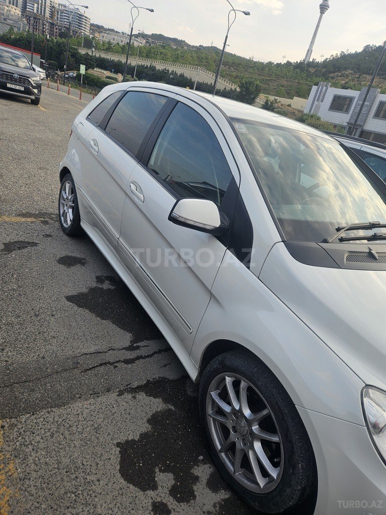Mercedes B 180